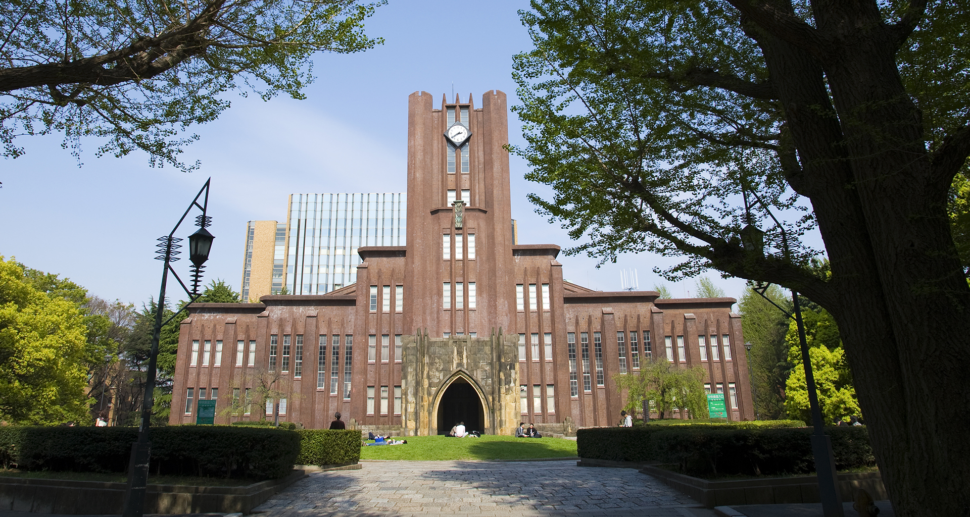 最高学府の気風を纏う街、本郷。